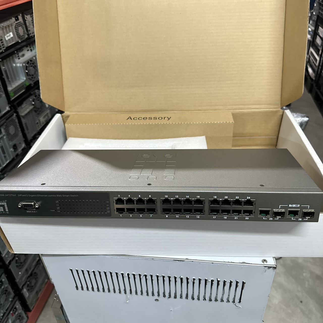 สวิตซ์ LevelOne GSW-2472TGX 24-Port Layer 2 Smart 10/100 Ethernet Switch W/ Gigabit/SFP