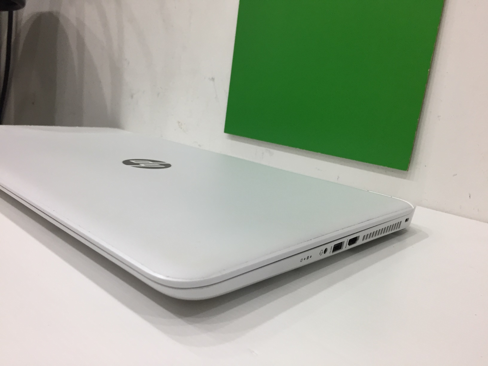 HP Pavilion 15-ab210TX