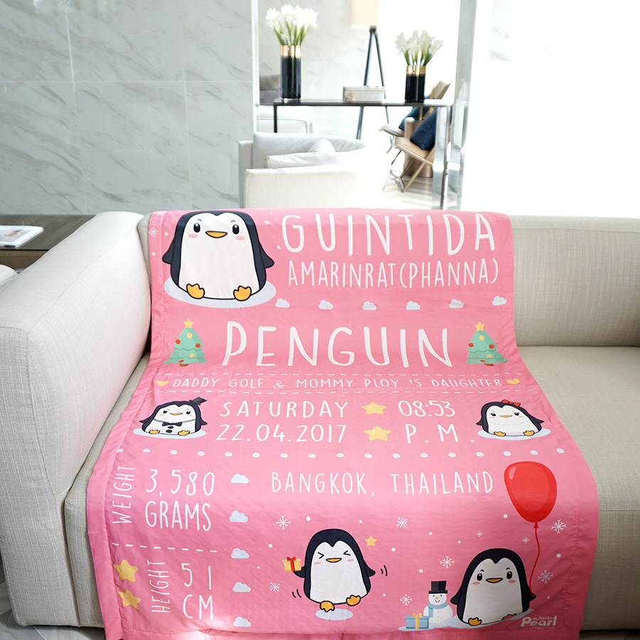 ผ้าห่ม ใส่ประวัติแรกเกิด ลายเพนกวิ้น สีชมพู ไซส์ใหญ่ 100x150cm / Penguin - Pink