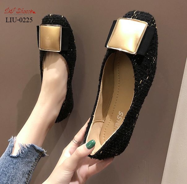 รองเท้าคัทชูส้นแบนแต่งอะไหล่ (สีแดง)