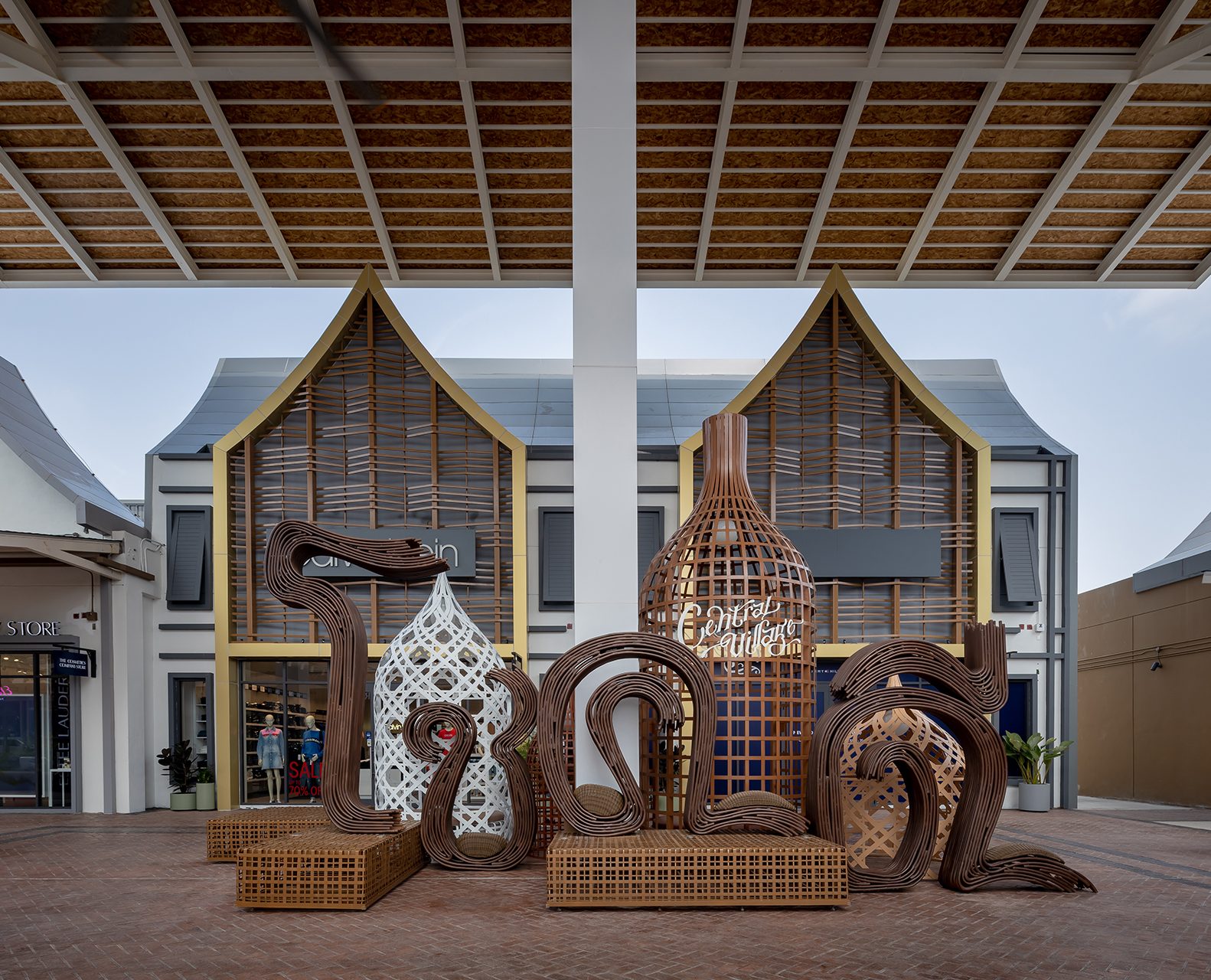 ยกระดับธุรกิจของคุณ ด้วยออฟฟิศสุดพรีเมียม ทำเลศักยภาพ ใกล้สนามบินสุวรรณภูมิ ที่ "เซ็นทรัล วิลเลจ - ลักชัวรี่ เอาท์เล็ต กรุงเทพฯ | Central Village - Bangkok Luxury Outlet."