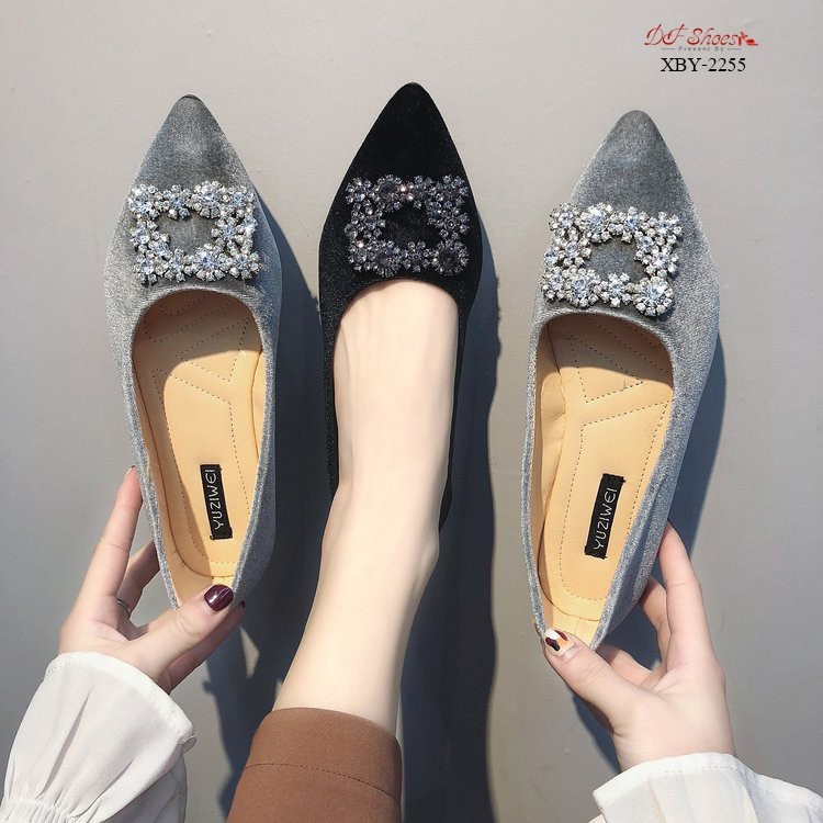 รองเท้าคัทชูส้นแบนแต่งคริสตัล (สีเทา)