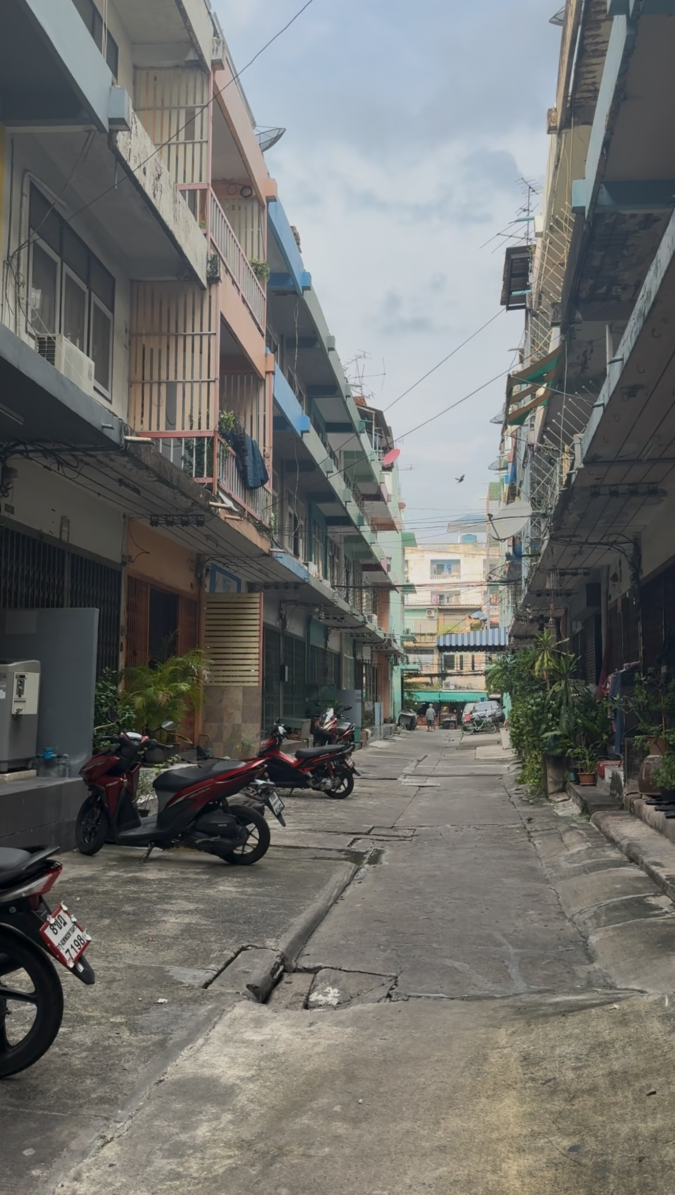 ขายอาคารเหมาะทำโฮสเทล ใกล้สถานีรถไฟฟ้า BTS พระโขนง เพียง 700 เมตร