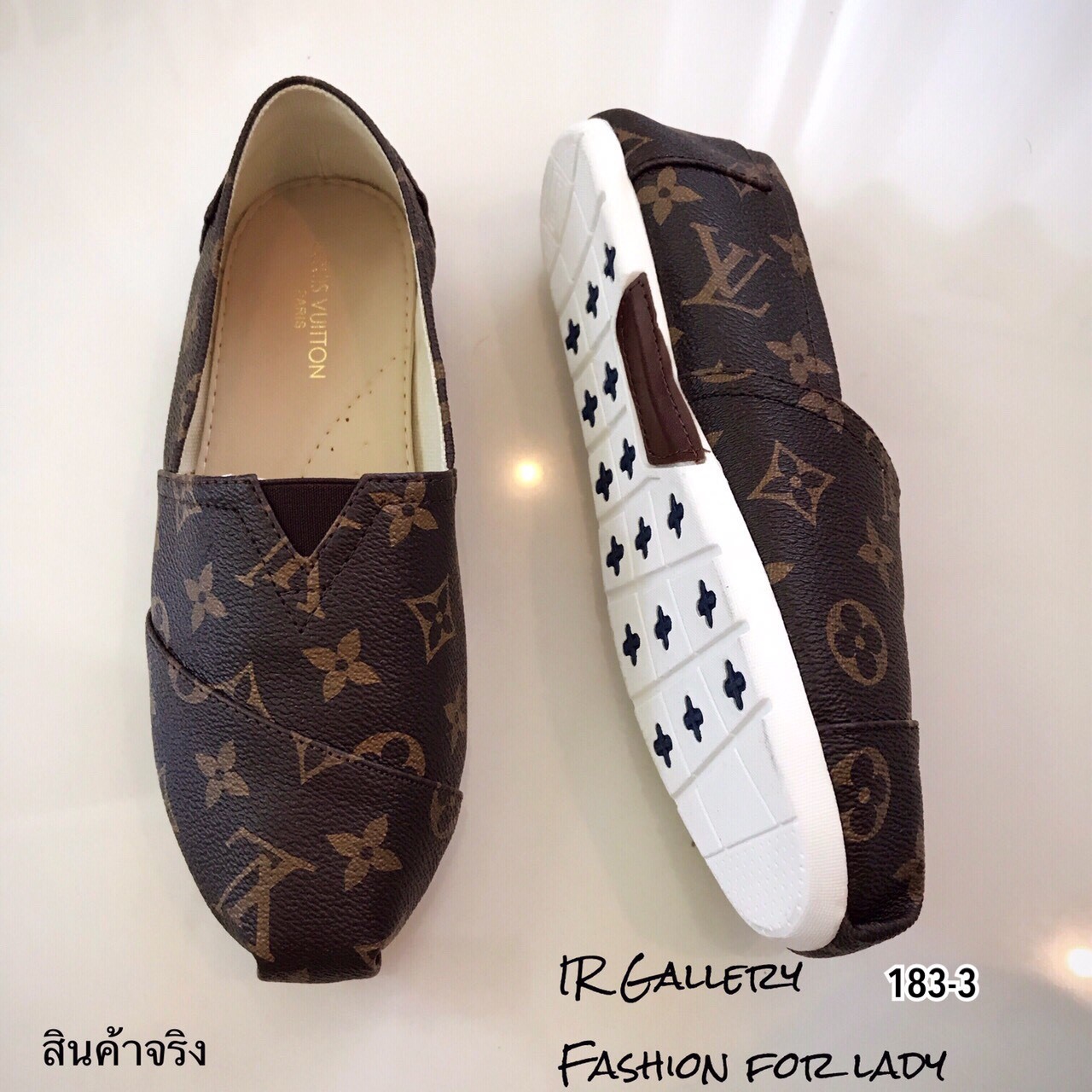 รองเท้าทรงสวม Style LV