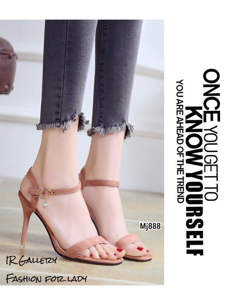 รองเท้าส้นเข็มหนังกลับแต่งอะไหล่เพชร (สีชมพู)