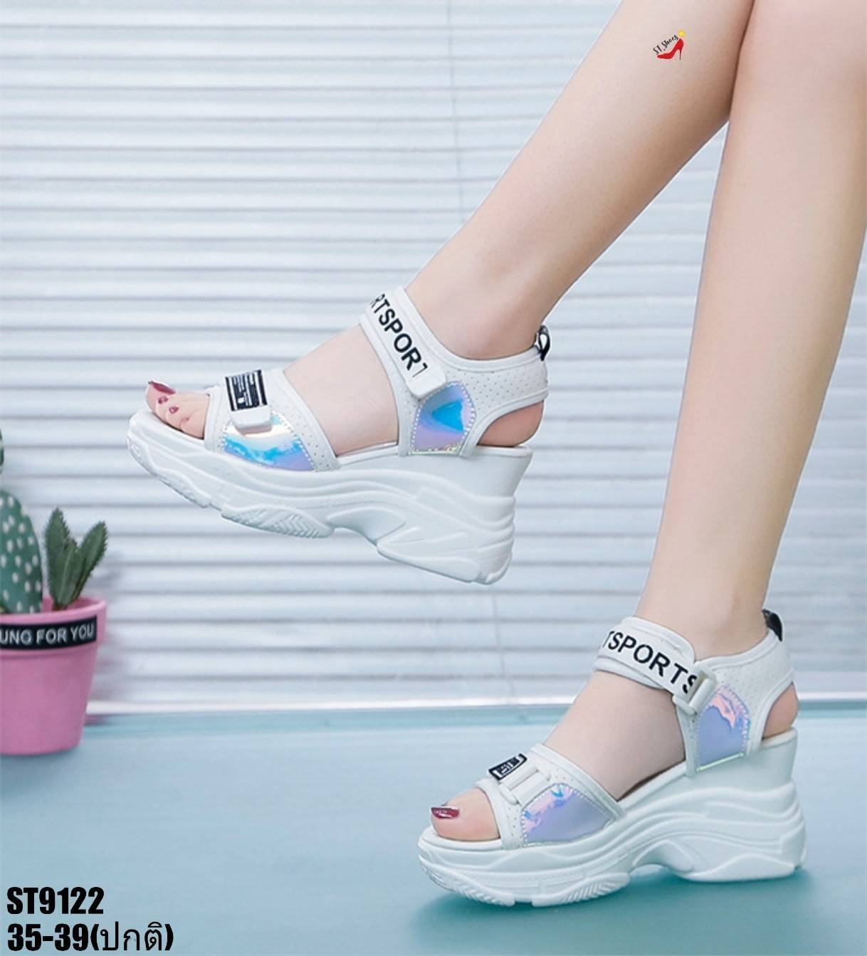 รองเท้าลำลองเสริมส้นแต่งสายเมจิกเทป (สีดำ)