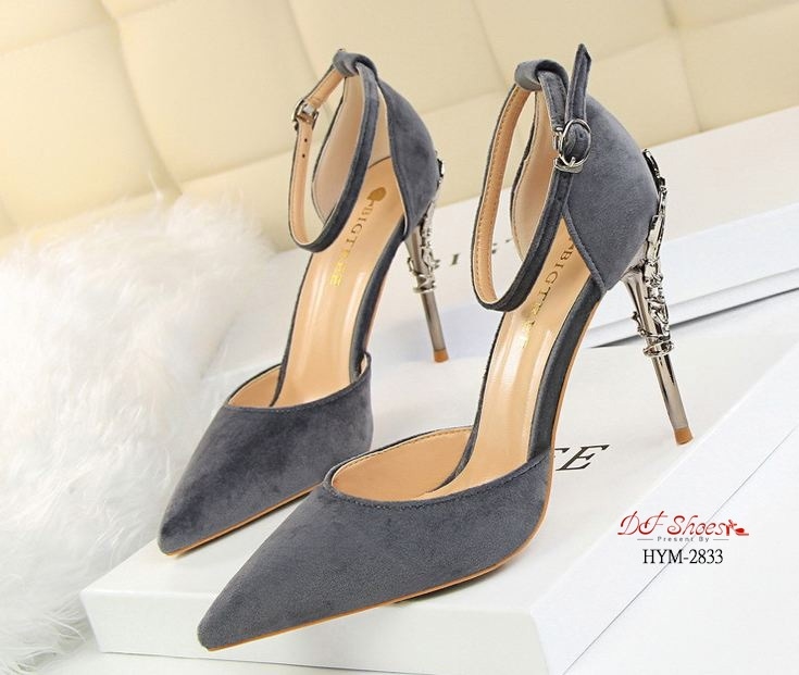 รองเท้าคัทชูส้นสูงแต่งส้นโลหะ (สีัเทา)