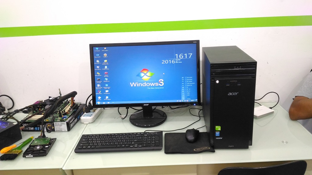 ACER Aspire TC-705 + 24" ACER LED Full HD