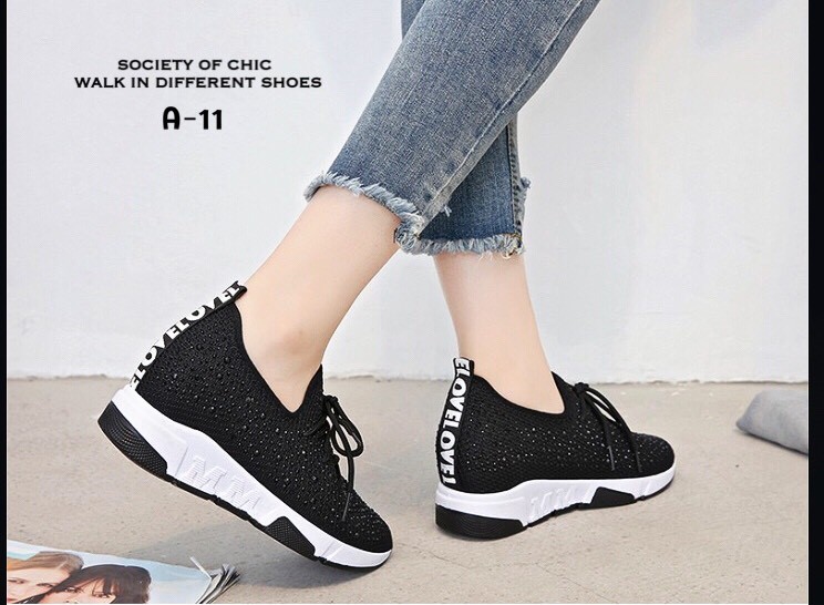 รองเท้าผ้าใบแฟชั่นทรงsportแต่งคริสตัล (สีขาว)