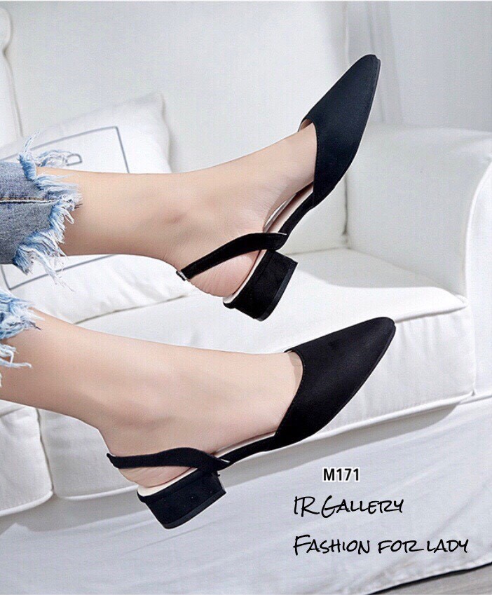 รองเท้าคัทชูส้นเตี้ยรัดส้น (สีดำ)