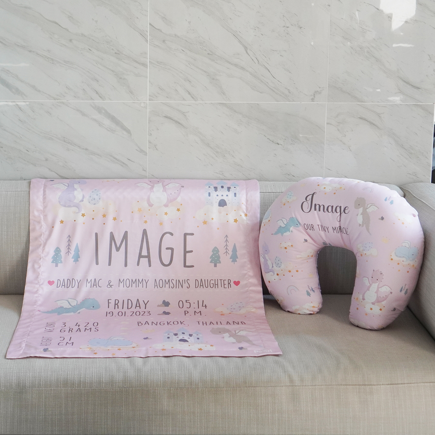 ชุดของขวัญเด็กแรกเกิด ผ้าห่ม ขนาด75x100cm + หมอนรองให้นม ลาย Dragon - Pink