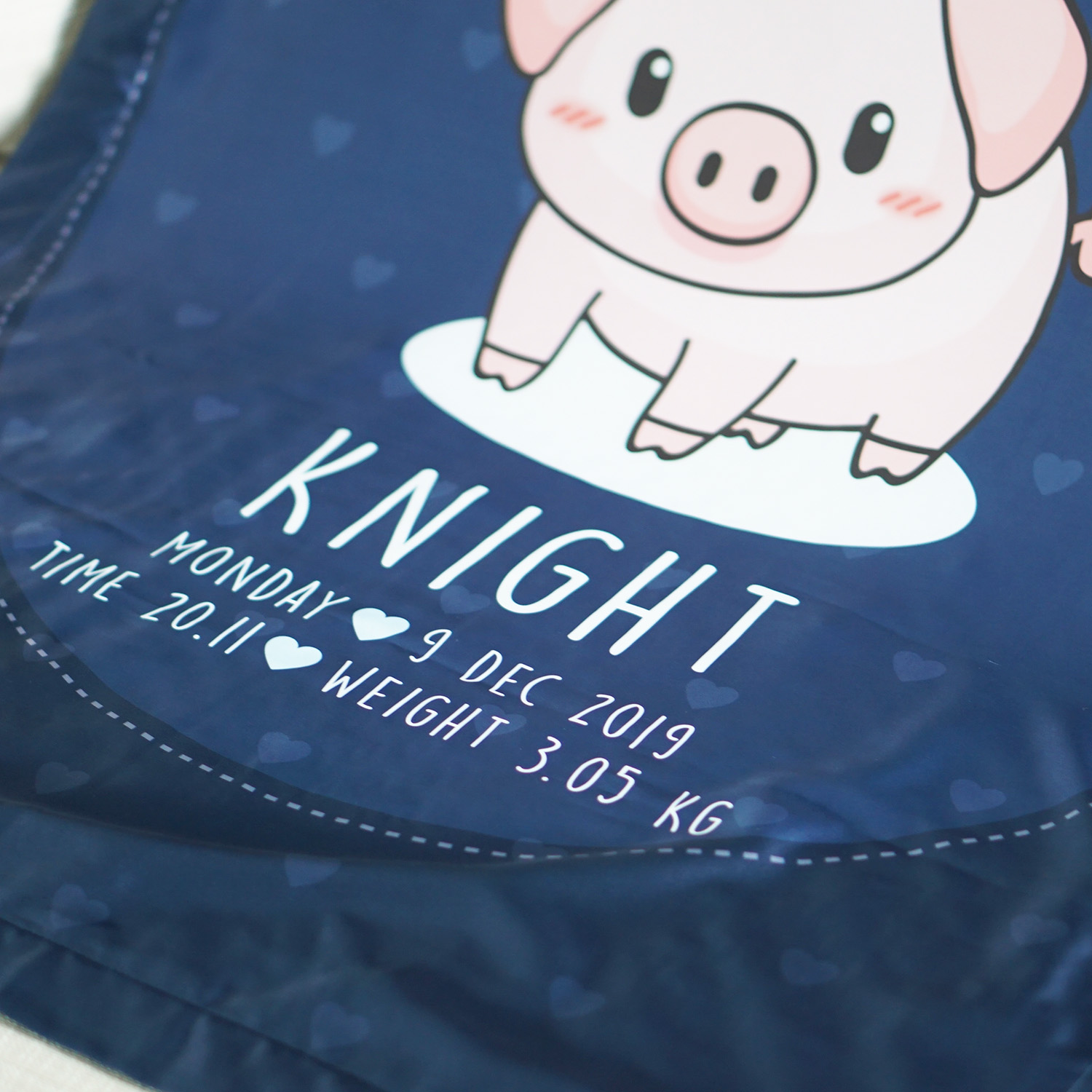 ผ้าห่ม ใส่ชื่อ ลายหมู สี Navy