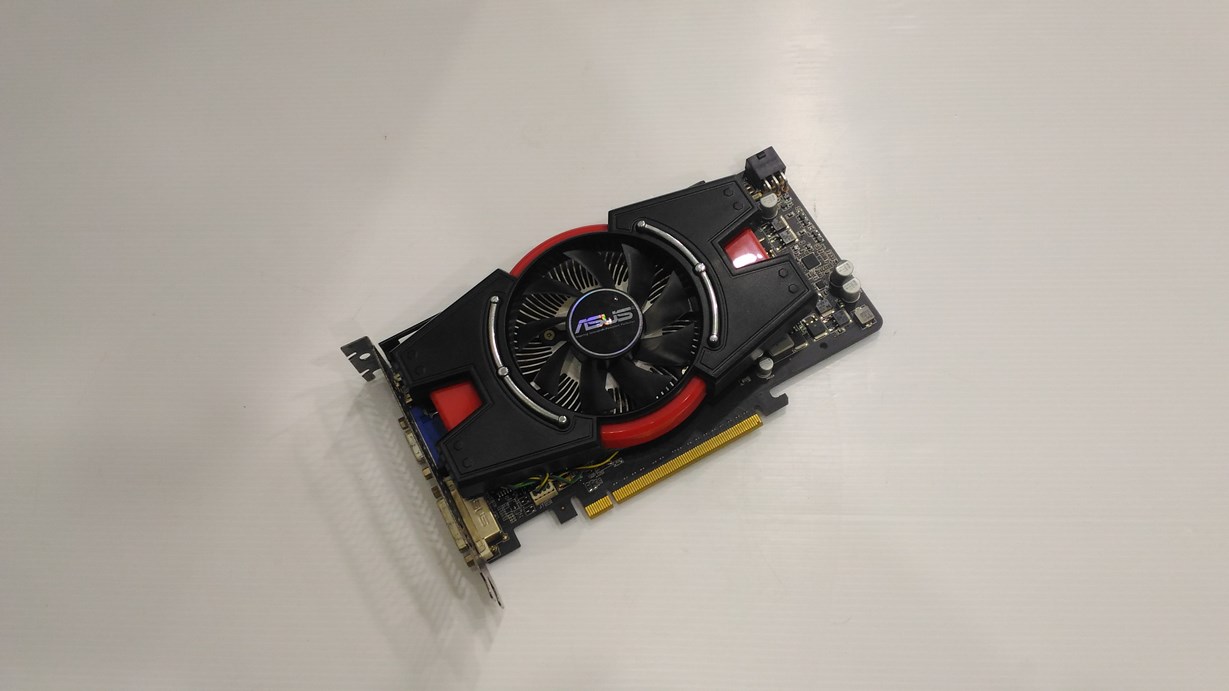 ASUS GTX 550 Ti 1GB. DDR-5 192Bit