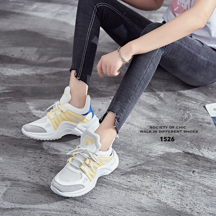 รองเท้าผ้าใบทรงSpotสไตล์แบรนด์ (สีเหลือง)