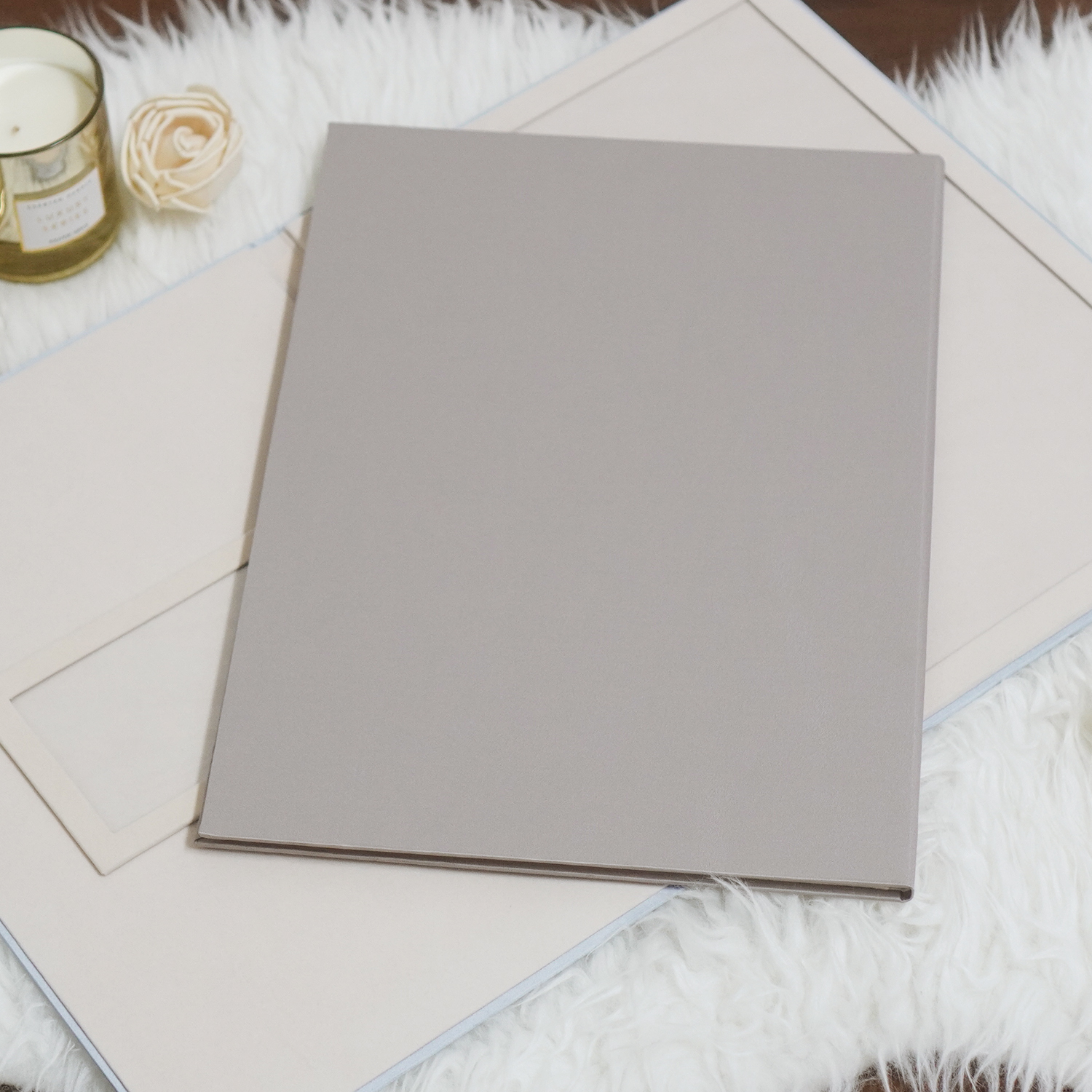 แฟ้มใส่โฉนดที่ดินและทะเบียนบ้าน แบบพร้อมส่ง ลาย Minimal - สี Taupe (ใส่โฉนด 1 ช่อง ใส่ทะเบียนบ้าน 1 ช่อง)