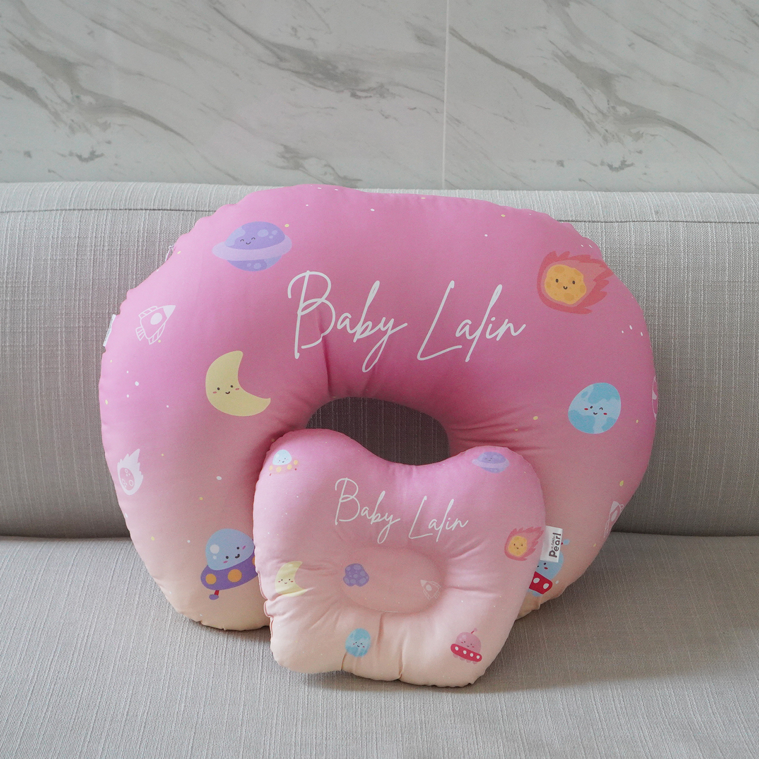 ชุดของขวัญเด็กแรกเกิด BP2 หมอนหลุม + หมอนรองให้นม ลาย Planet & Friends - Pink/Yellow