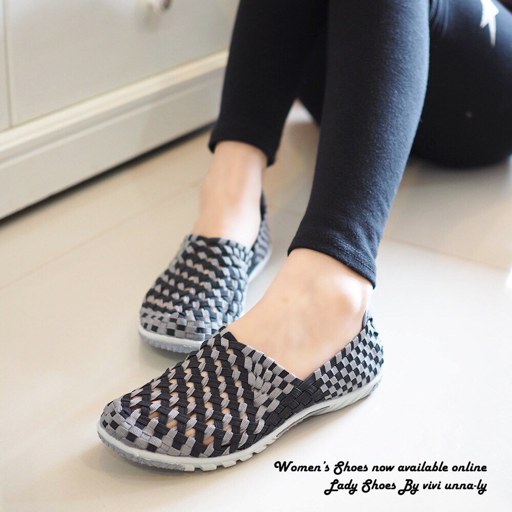 พร้อมส่ง : รองเท้าเพื่อสุขภาพ (สีดำ)