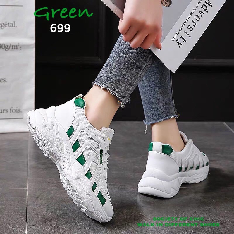 รองเท้าผ้าใบกันลื่นสไตล์สปอร์ต (สีขาว)