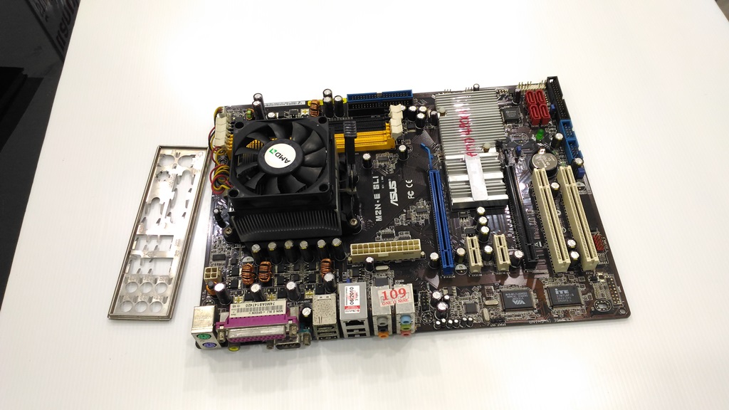 ASUS M2N-E SLI + AMD Athlon 64x2 4200+