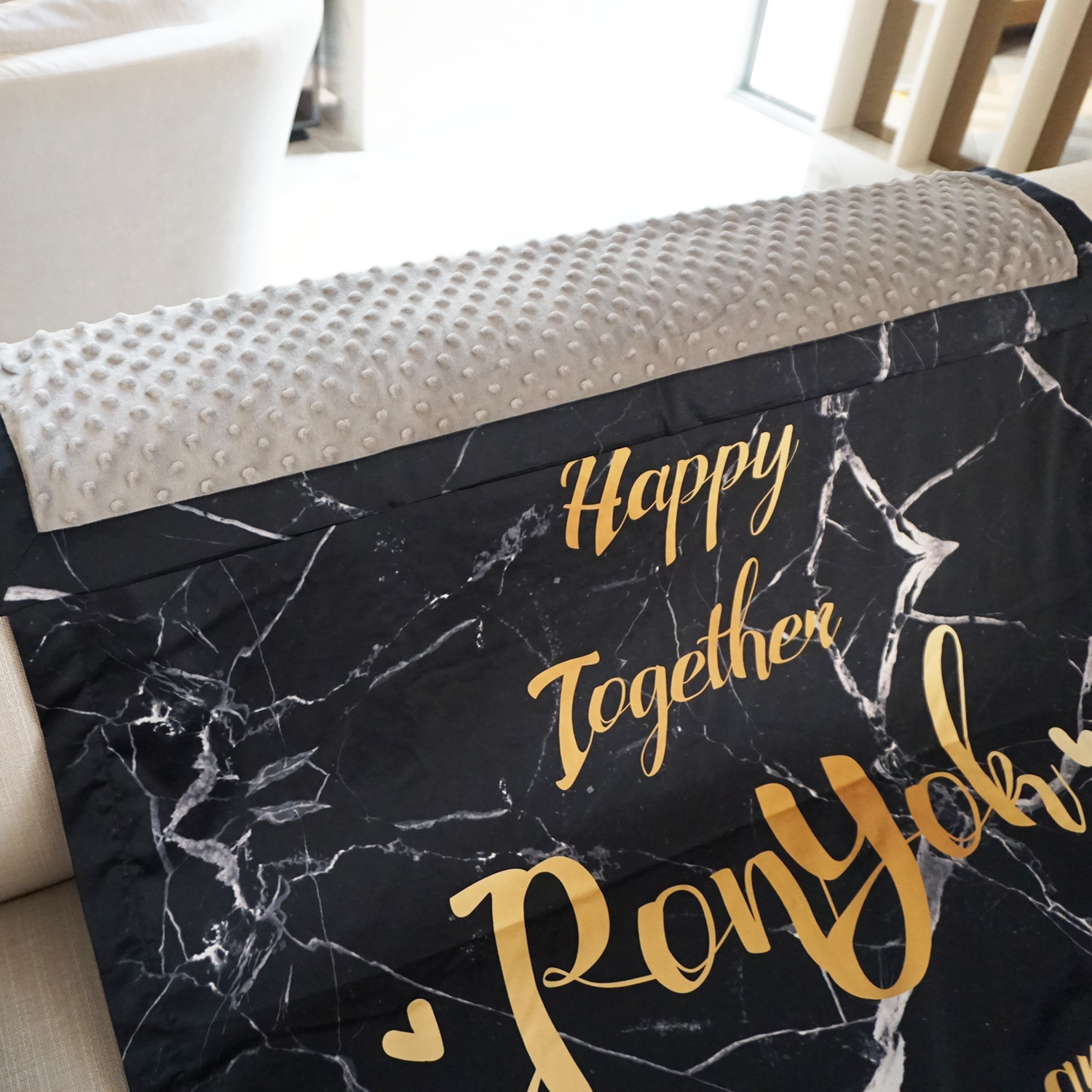 ผ้าห่ม ใส่ชื่อ ลายหินอ่อนสีดำ Balck Marble - Gold ไซส์ใหญ่ 100x150cm