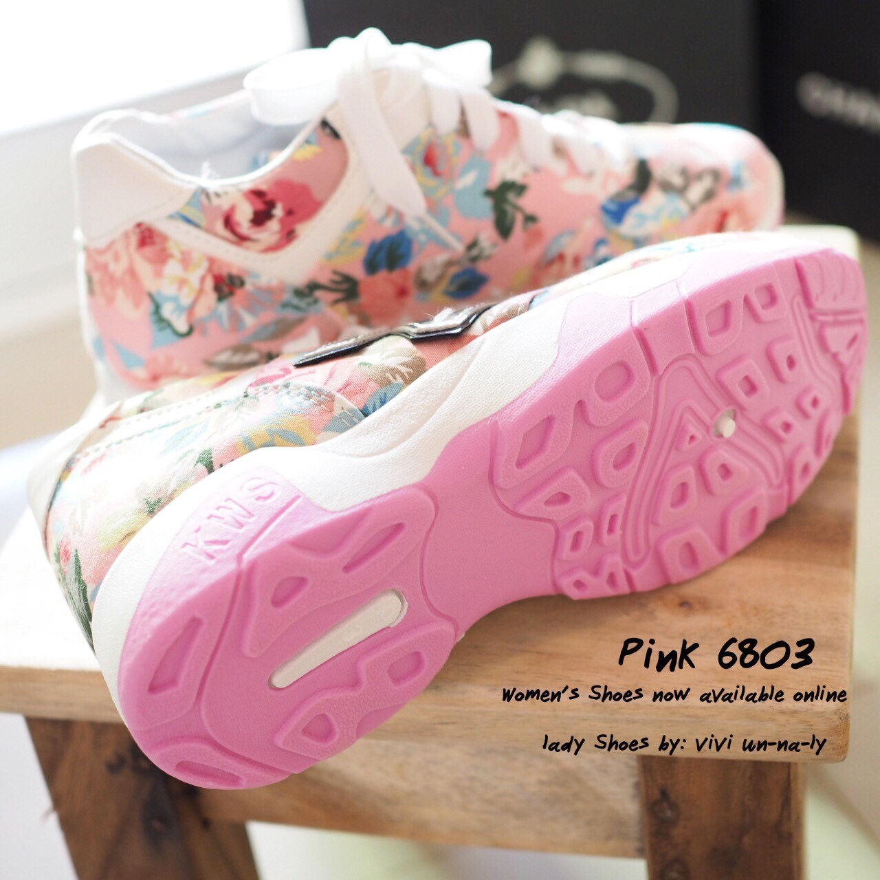 พร้อมส่ง : รองเท้า New Balance ลายโฮโลแกรม (สีชมพู)