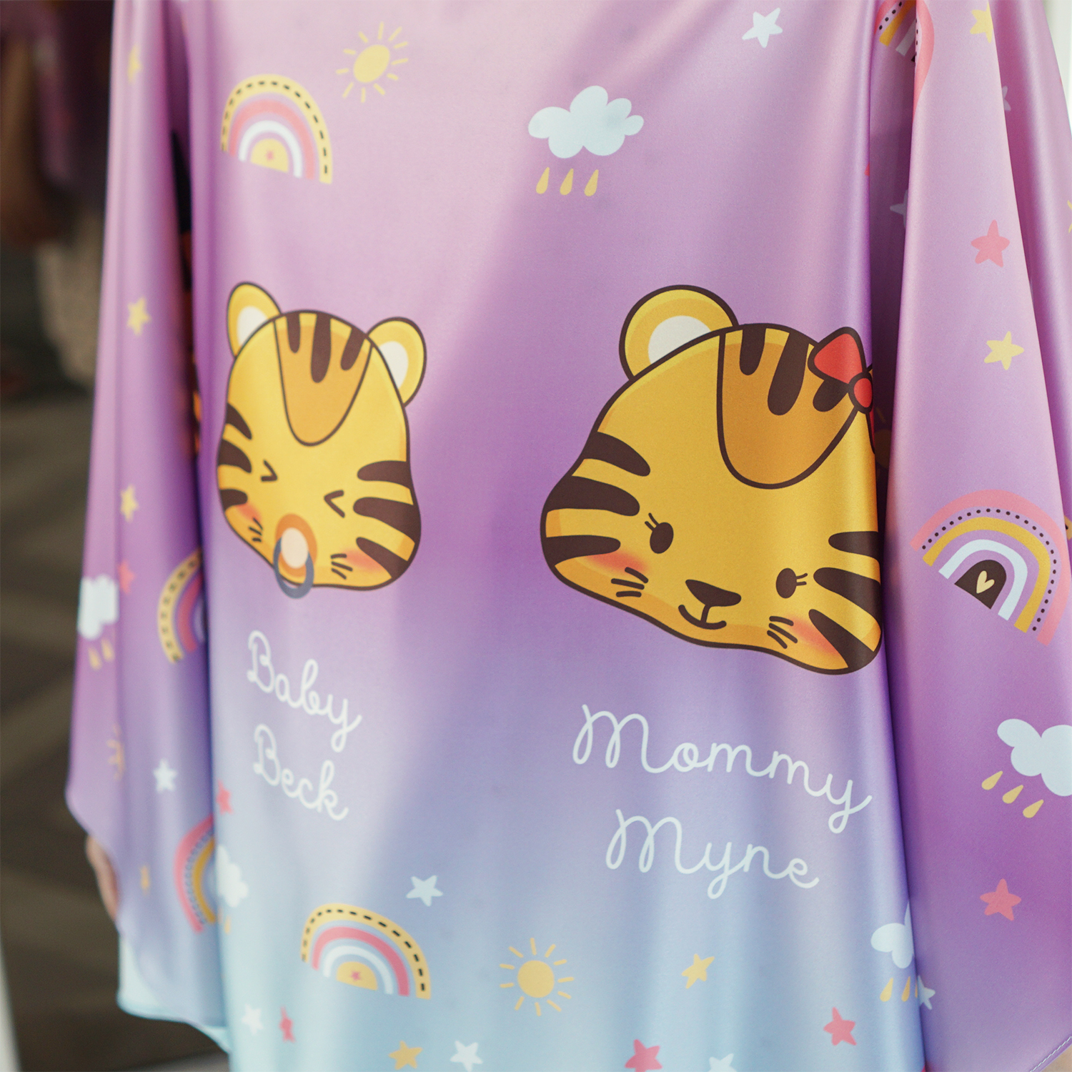 ผ้าคลุมให้นม สั่งทำใส่ชือ ลาย Tiger - Purple Blue