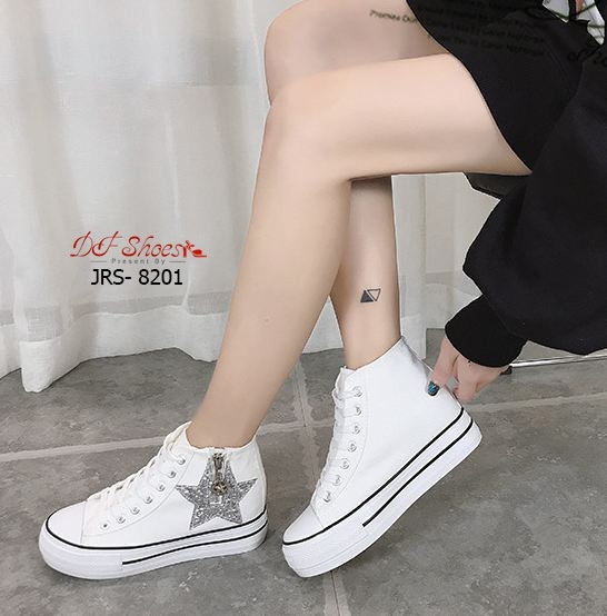 รองเท้าผ้าใบหุ้มข้อแต่งดาวกลิตเตอร์ (สีดำ)