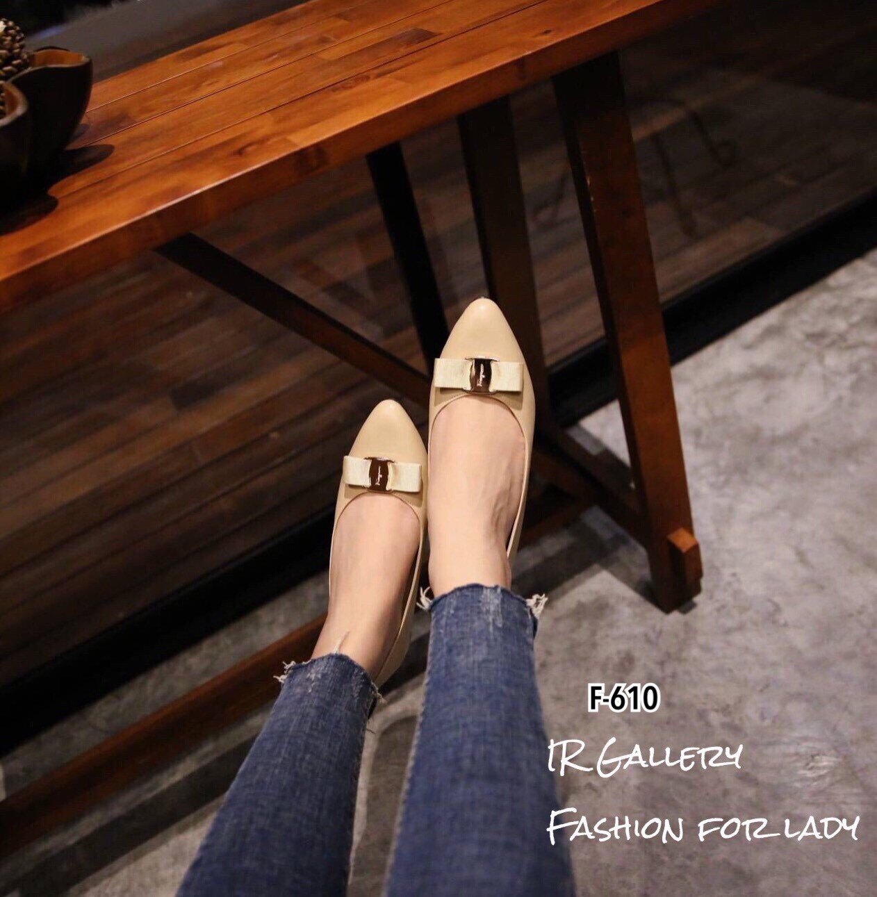 รองเท้าคัทชู Style Ferragamo (สีดำ)