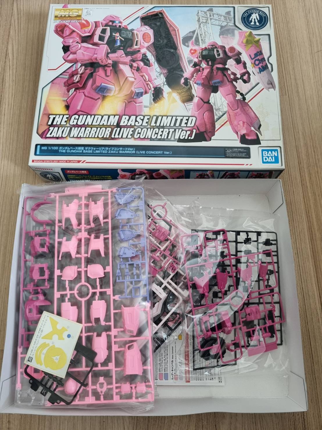 โมเดล MG 1/100 THE GUNDAM BASE LIMITED ZAKU WARRIOR LIVE CONCERT Ver.