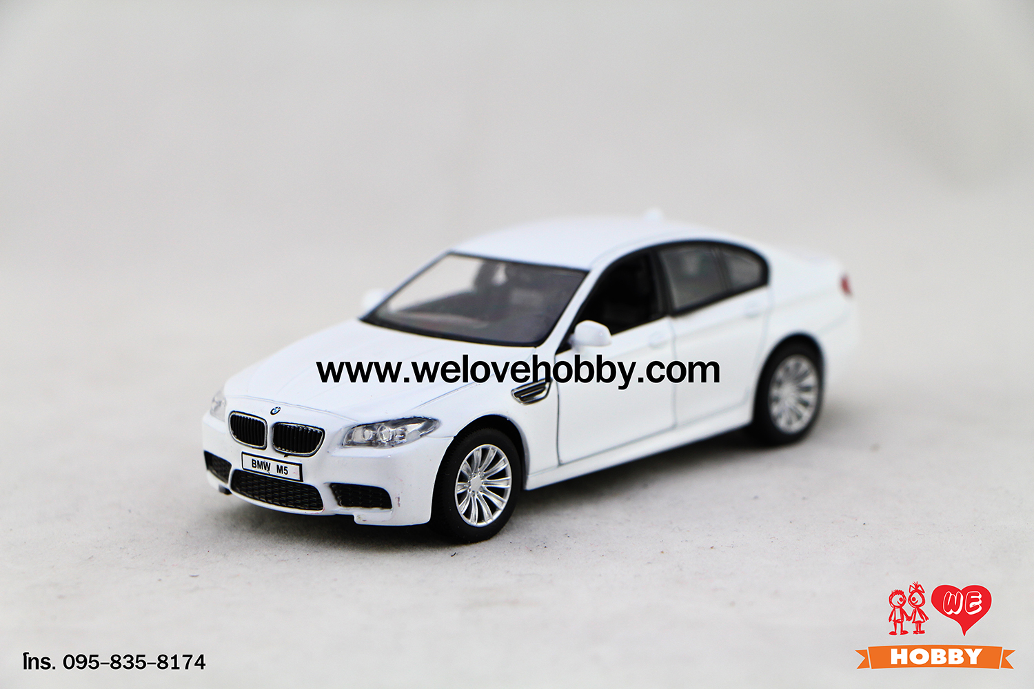 โมเดลรถ BMW M5 สีขาว Scale 1:32