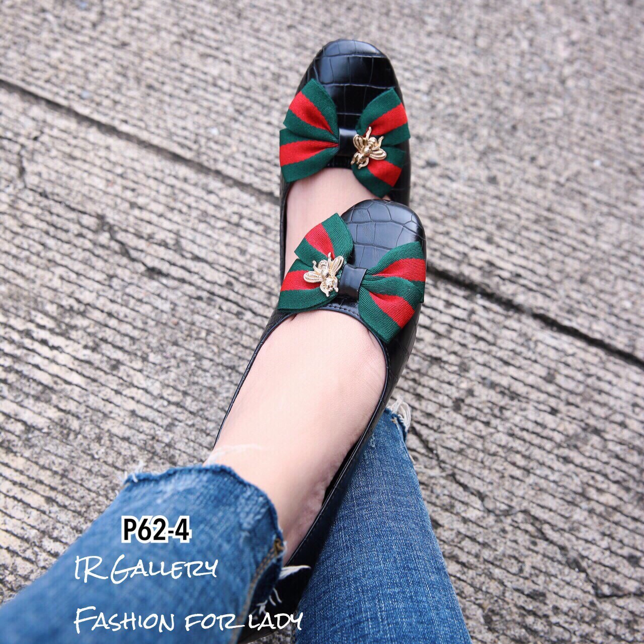 รองเท้าคัทชูส้นแบนหนังลายจระเข้ (สีดำ)