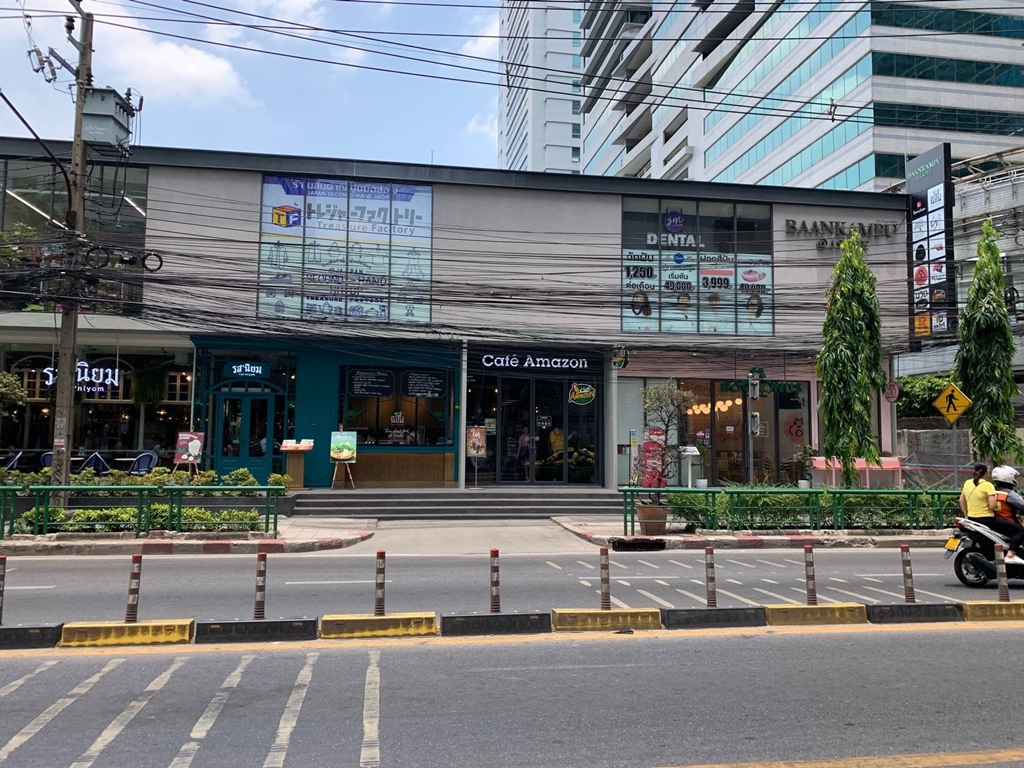 ให้เช่าพื้นที่ขายสินค้าในคอมมูนิตี้มอลล์ บ้านก้ามปู แอท อโศก (Baankampu@Asoke) ติดถนนอโศก และ มศว.