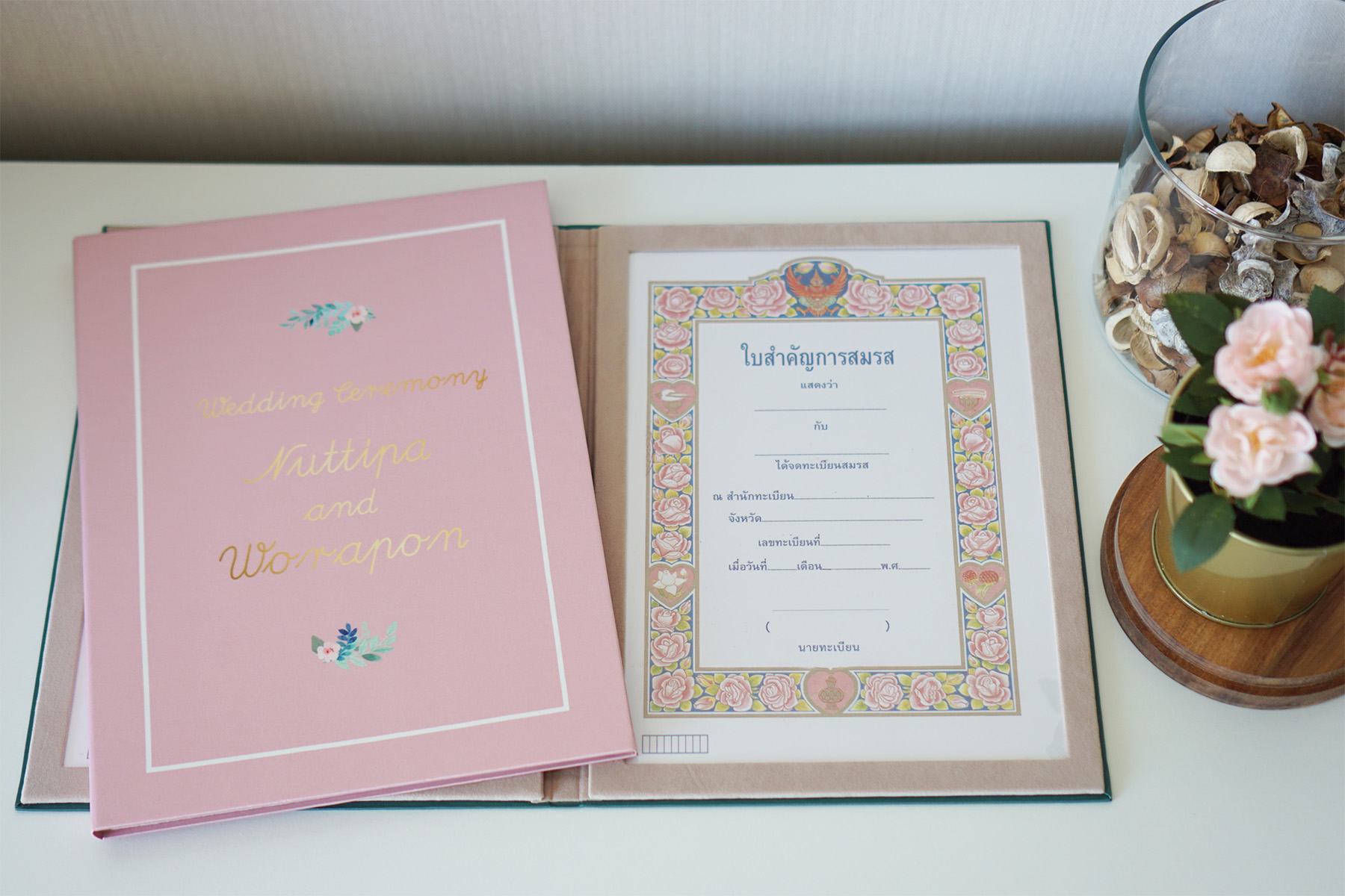 แฟ้มทะเบียนสมรส/สูติบัตร สั่งทำใส่ข้อความ ลาย Flower - Pink