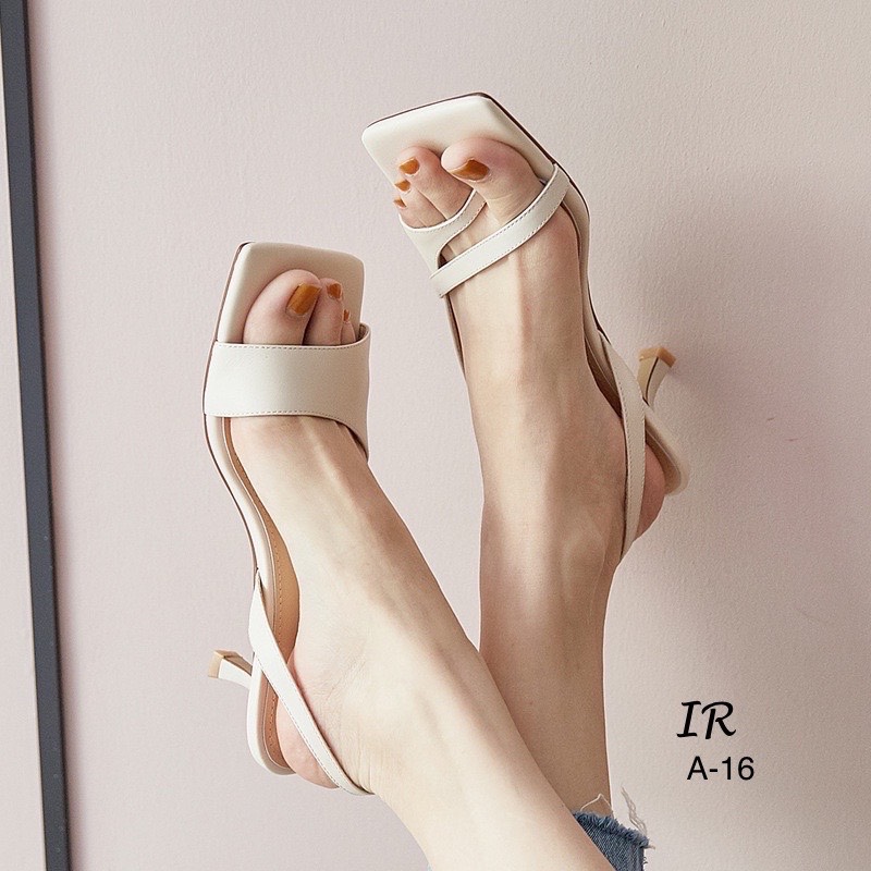 รองเท้ารัดส้นแต่งสายคาด (สีครีม)