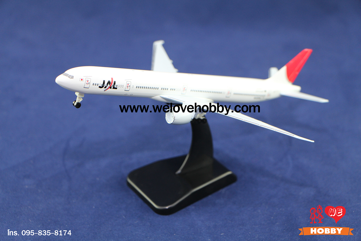 โมเดลเครื่องบิน Japan Airlines (Boeing 777) ญี่ปุ่น ไซส์กลาง แบบมีล้อเครื่องบิน (1:400)