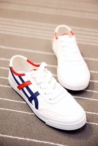 รองเท้าผ้าใบ Onitsuka Tiger (สีขาว)