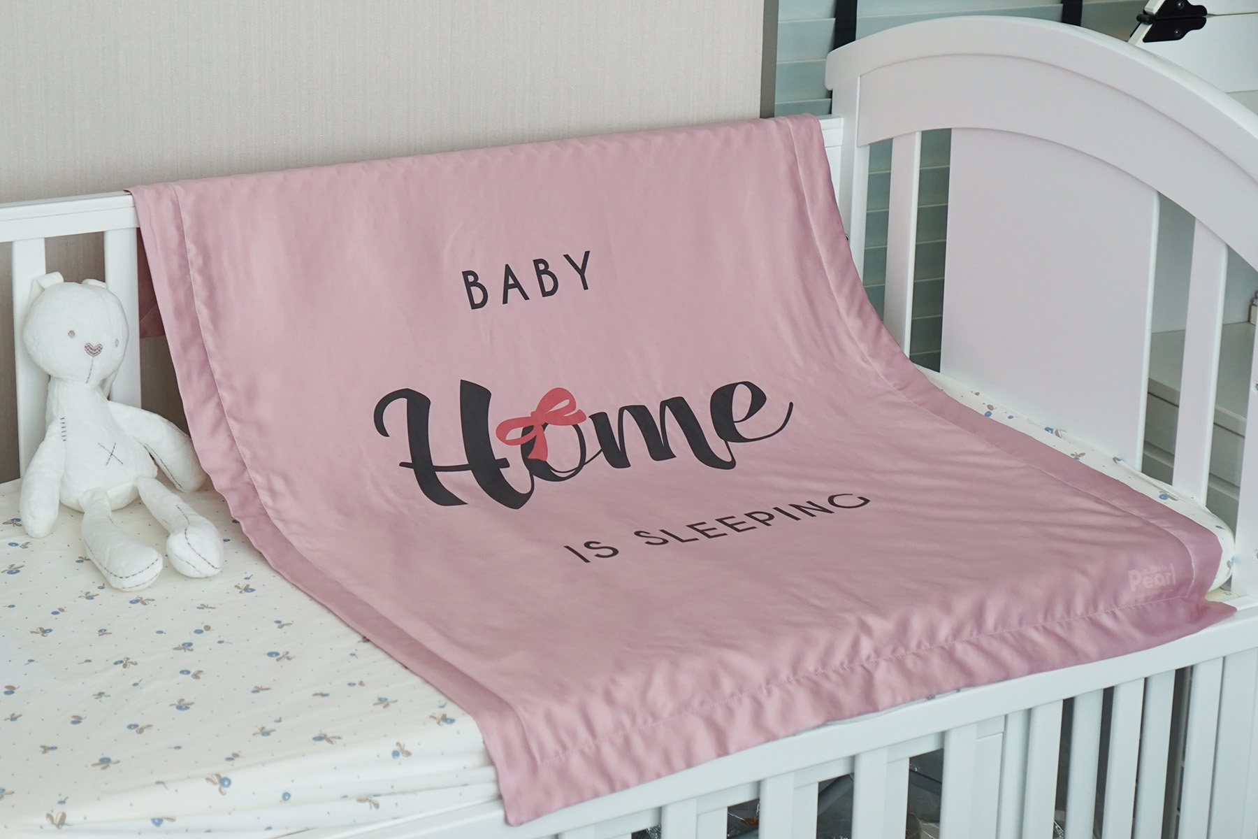 ผ้าห่ม สั่งทำใส่ชื่อ ลาย Minimal - Pink