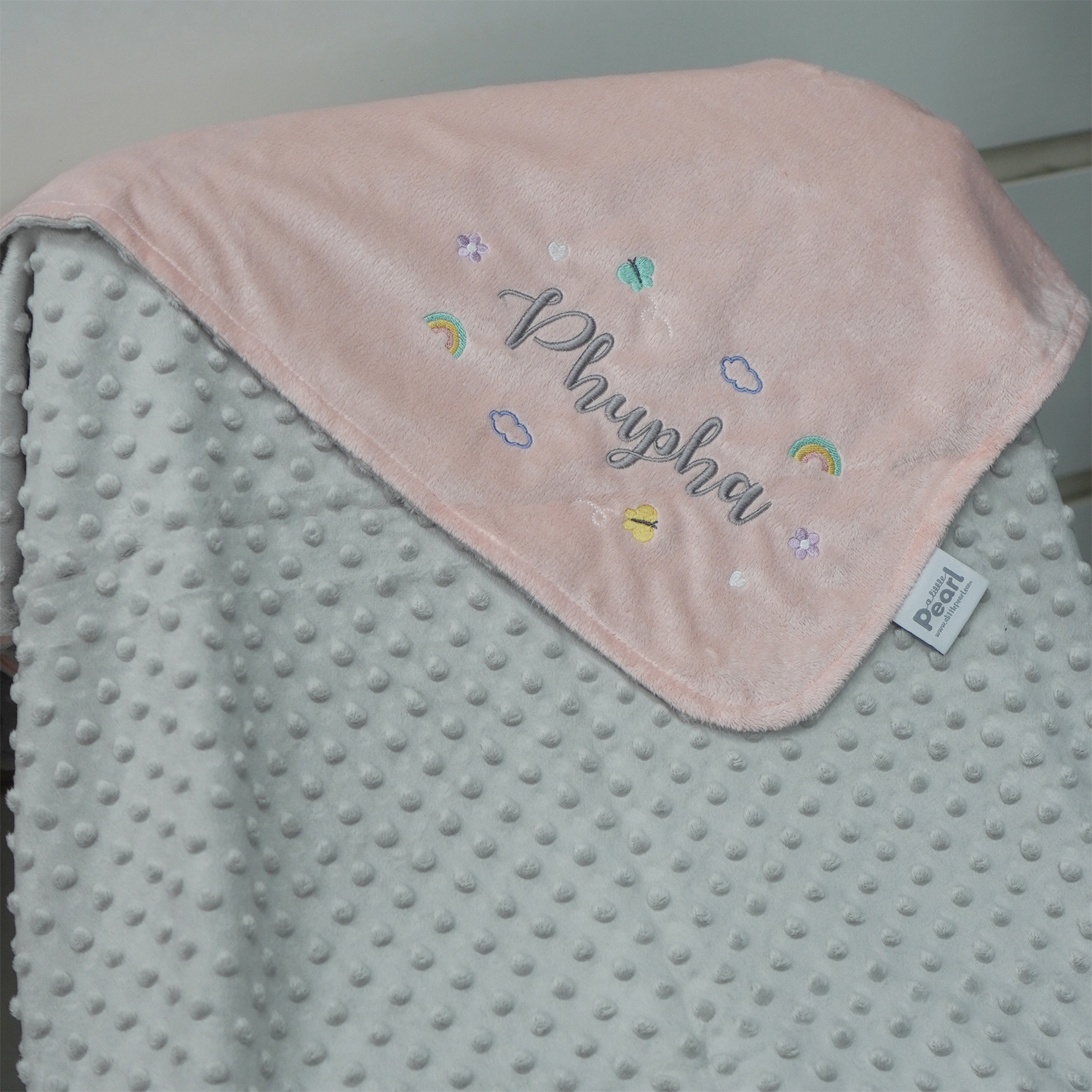ผ้าห่ม Minky - สี Rose Quartz&Grey 75x100cm แบบปักชื่อ+icon - Rainbow, Daisy, Cloud, Butterfly & Hearts