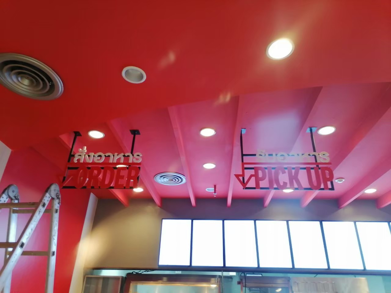 งานตกแต่งป้ายและสติ๊กเกอร์ร้านไก่ KFC