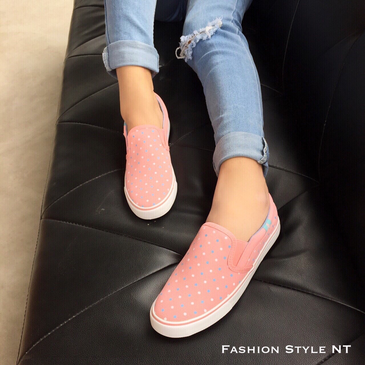 พร้อมส่ง : รองเท้าผ้าใบลายpokadott (สีชมพูอมส้ม)