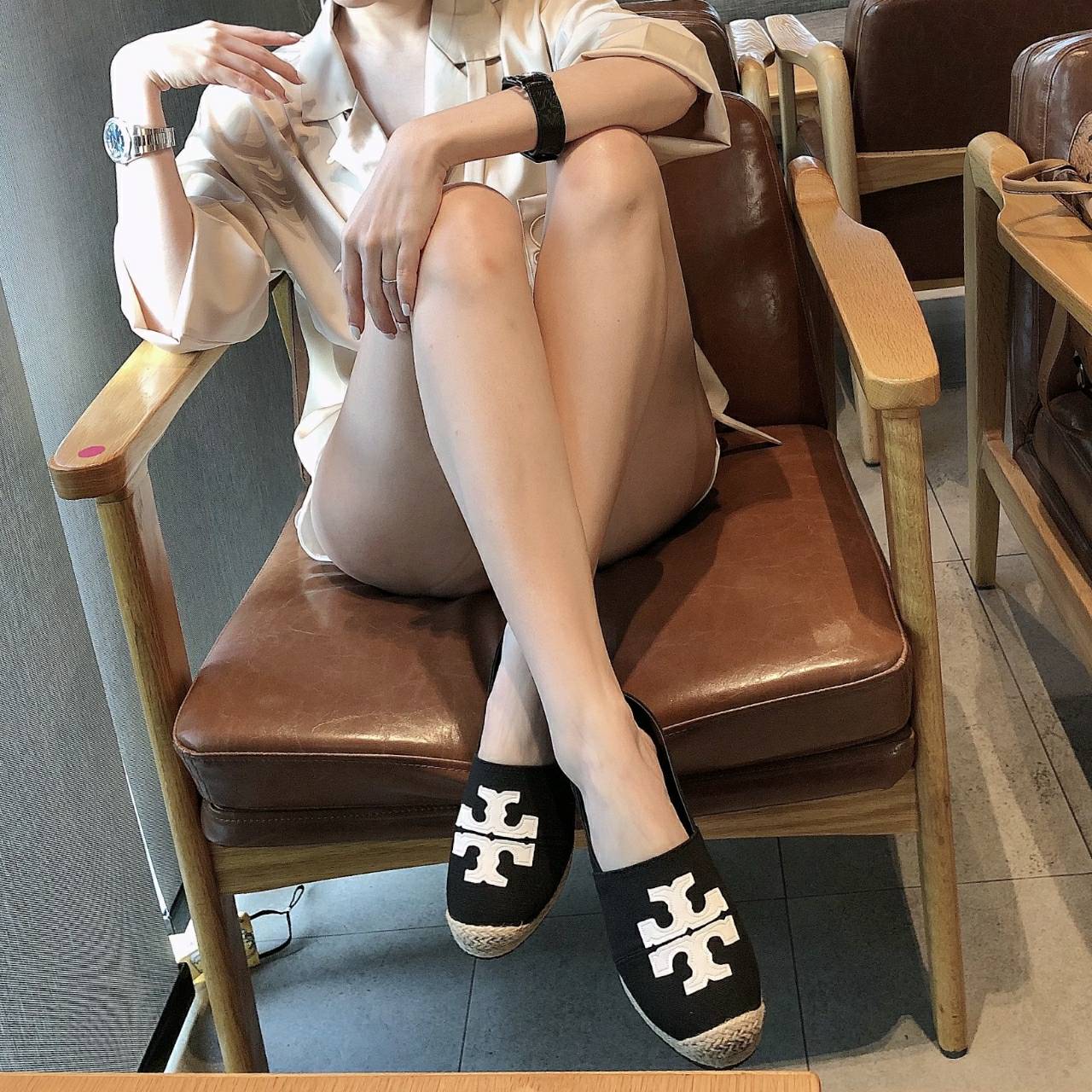 รองเท้าคัทชูStyle Tory Burch (สีครีม)