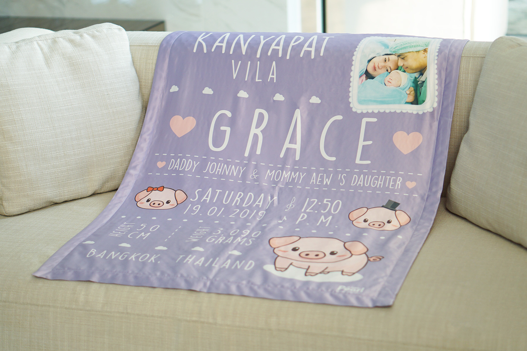 ผ้าห่ม ใส่ประวัติแรกเกิด ลายหมู สีม่วง + รูปถ่าย