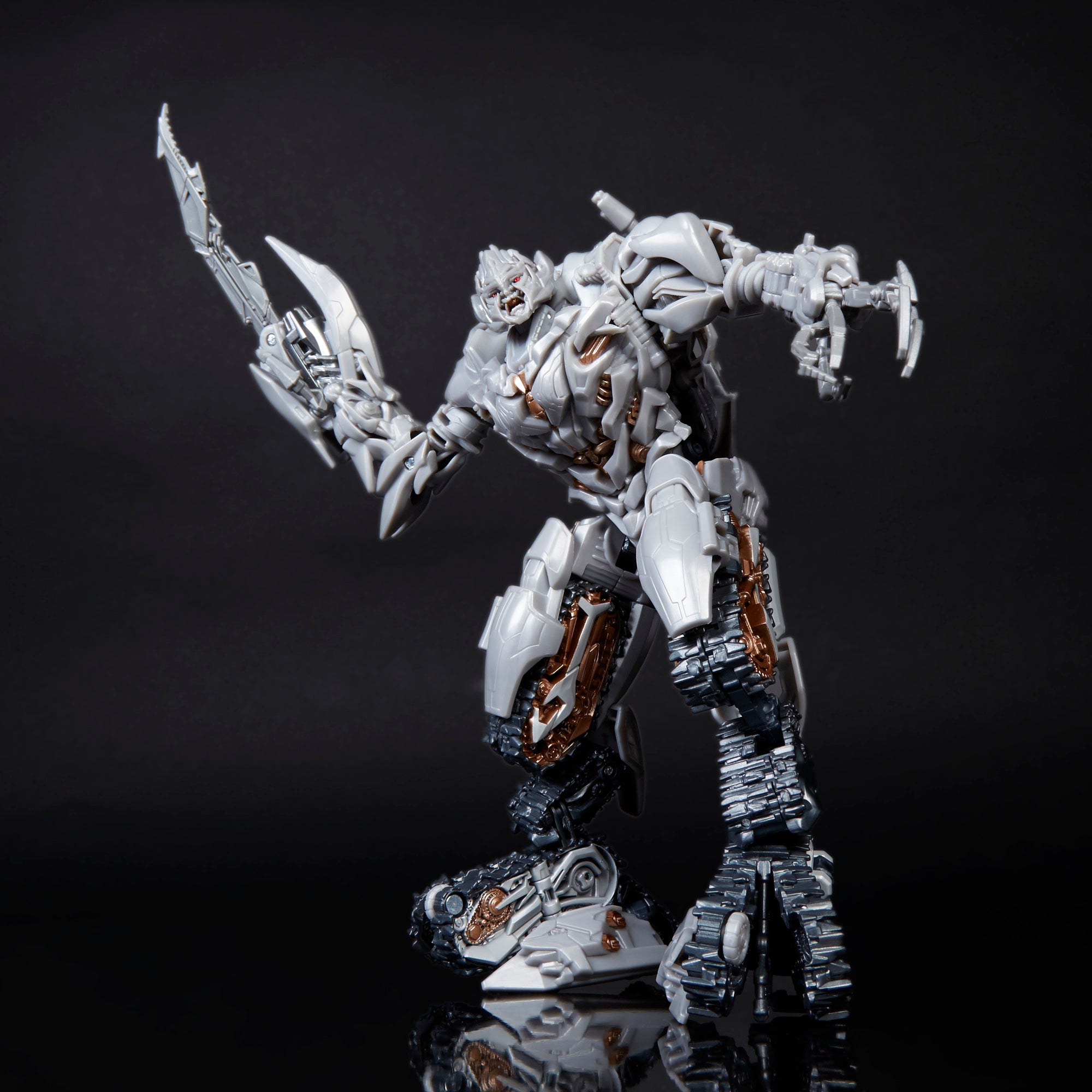 Hasbro Transformers Studio Series 13 Voyager Class Megatron 6.5 Inch Action Figure ฮาสโบร ทรานสฟอเมอร์ส สตูดิโอ ซีรีย์ส 13 วอยเอเจอร์ คลาส หุ่นยนต์เมกะทรอน ขนาด 6.5 นิ้ว ลิขสิทธิ์แท้