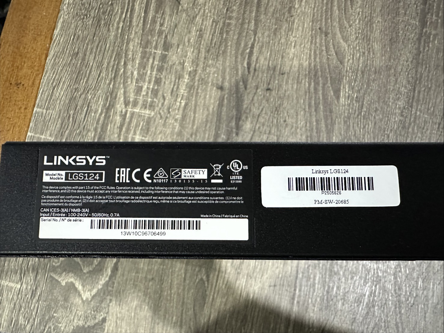 Switch Linksys LGS124 - 24 Ports 10/100/1000 Mbps Unmanaged Desktop Gigabit Switch, Metal case (Rack Mount