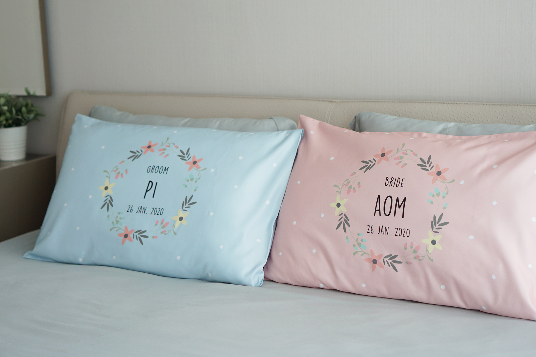 ปลอกหมอนหนุนคู่ พิมพ์ลายเต็มผืน Polka Dot - Pink/Blue - Floral Frame