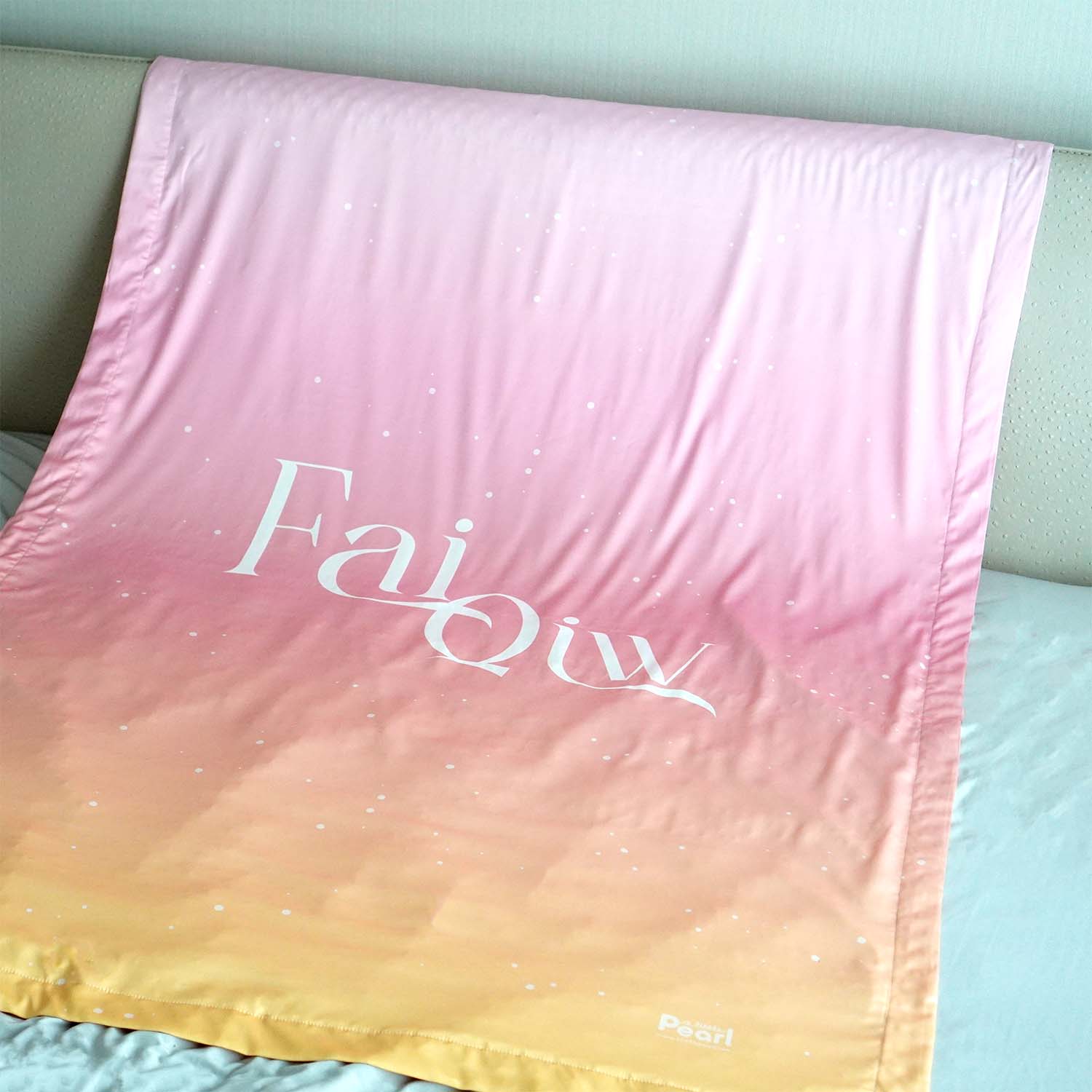 ผ้าห่มสั่งทำใส่ชื่อ Gradient - Pink Yellow