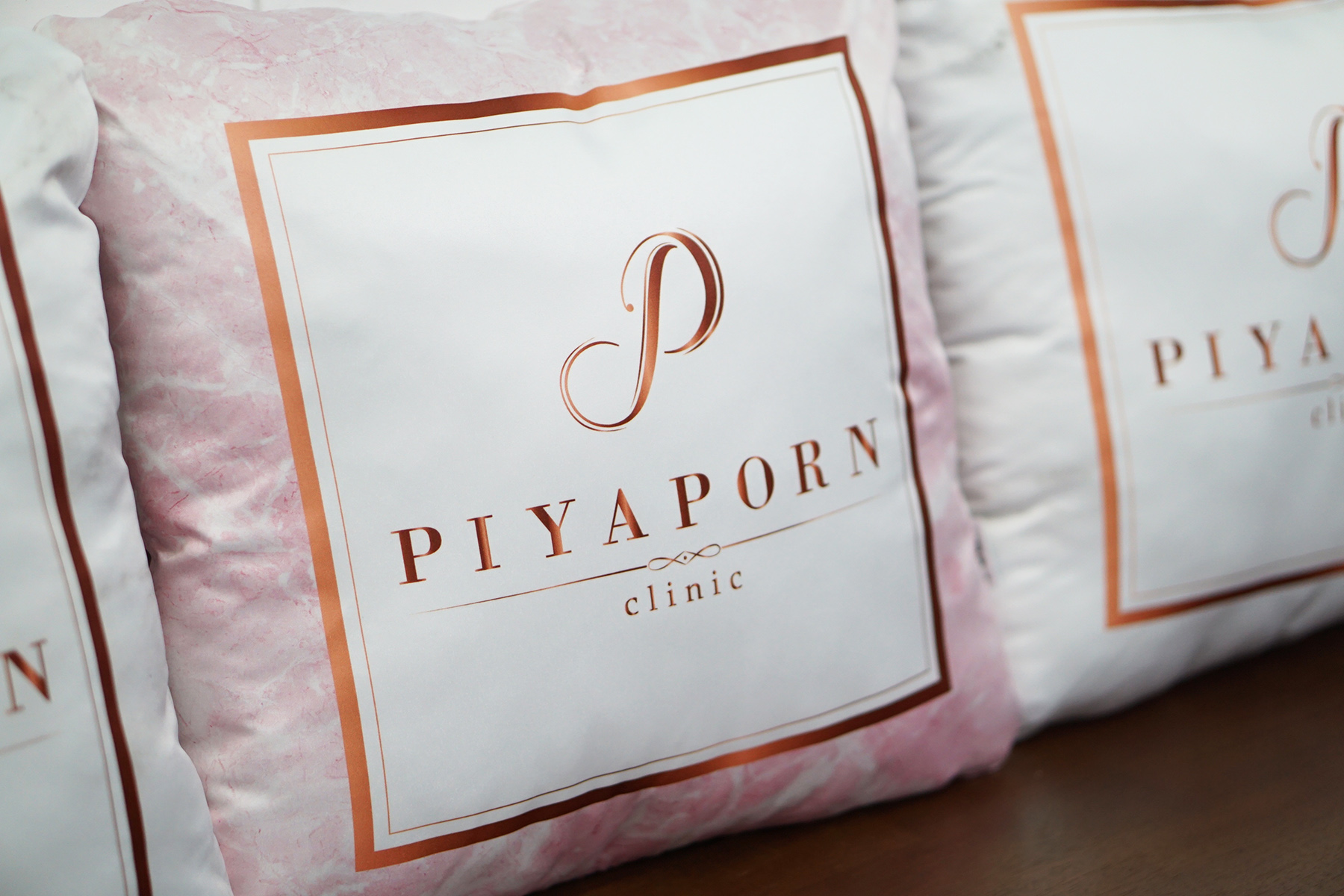 หมอนอิง PIYAPORN Clinic