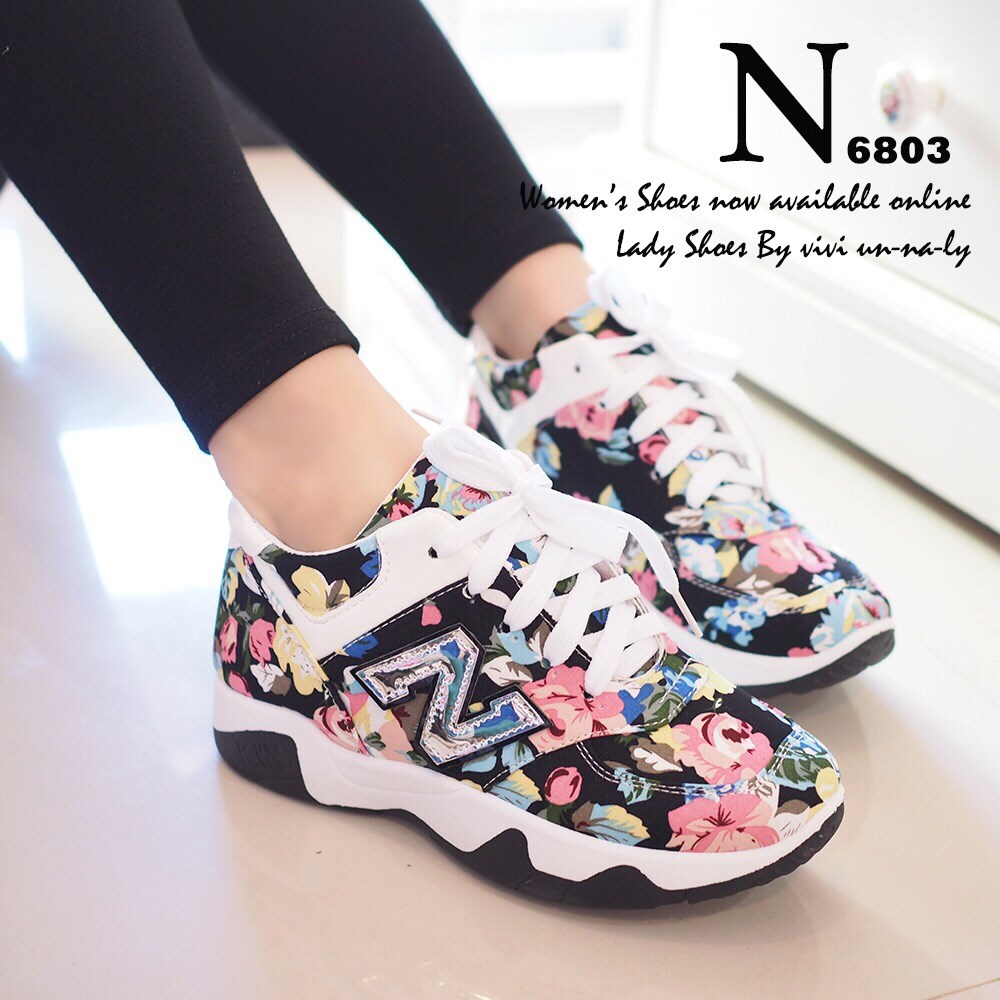 พร้อมส่ง : รองเท้า New Balance ลายโฮโลแกรม (สีดำ)