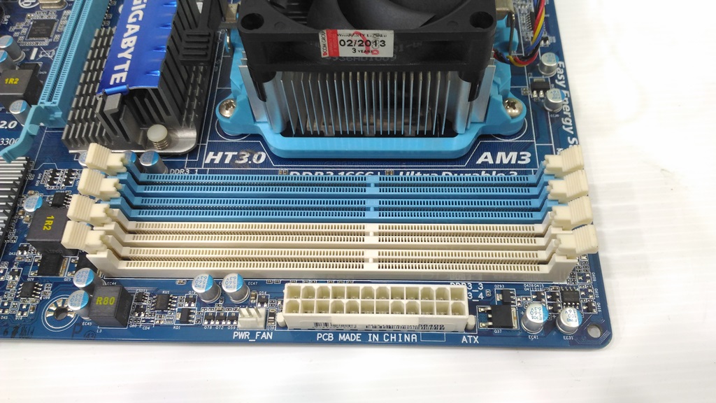 GA-MA770T-UD3P + AMD X2 240