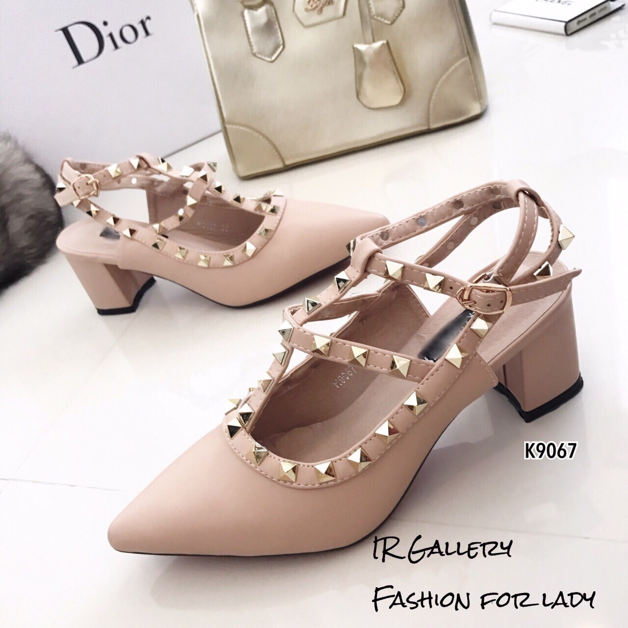 รองเท้า Valentino ส้นตัน (สีชมพู)